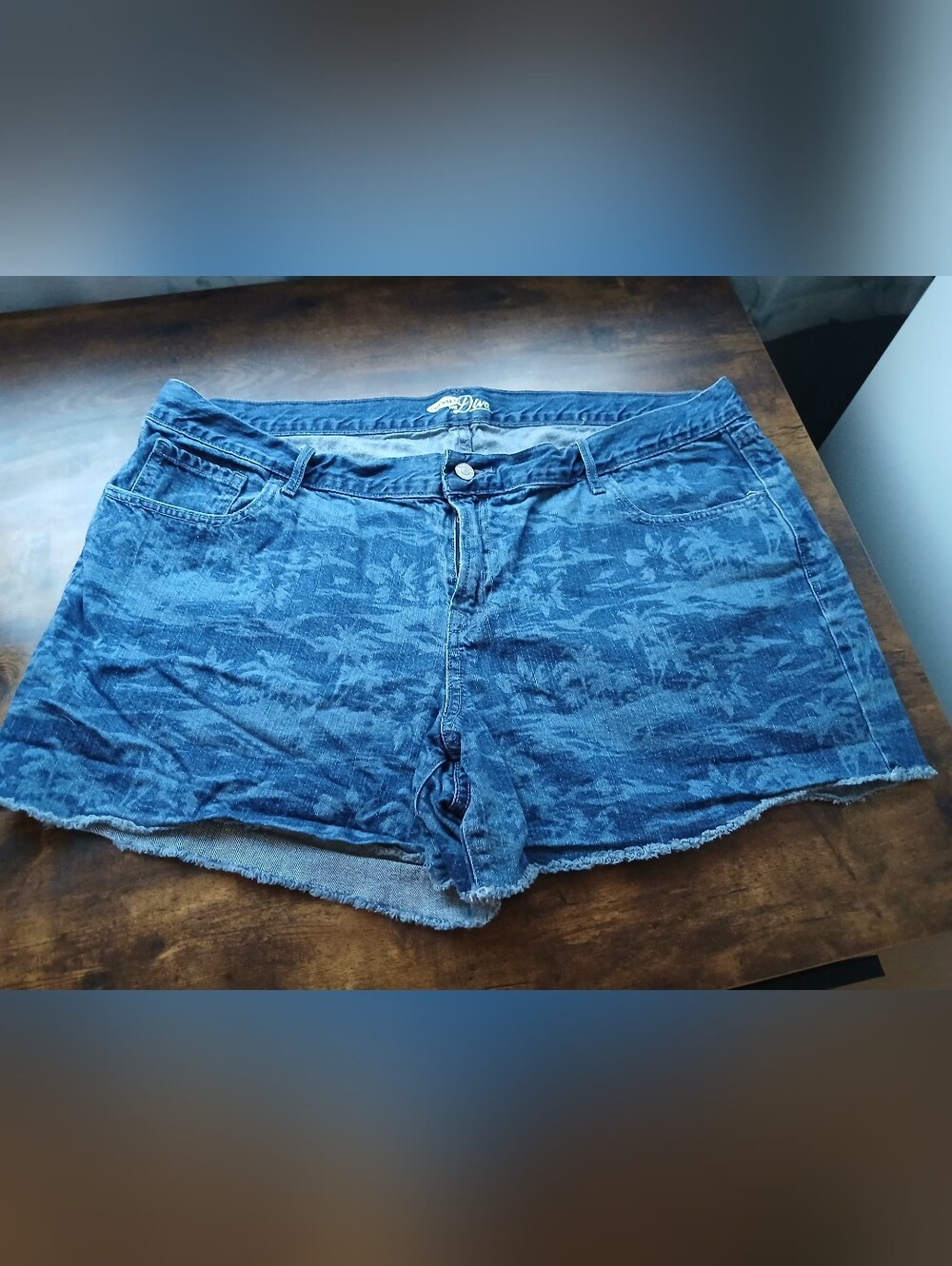 Old NAVY Diva Blue Floral-Print Denim Shorts